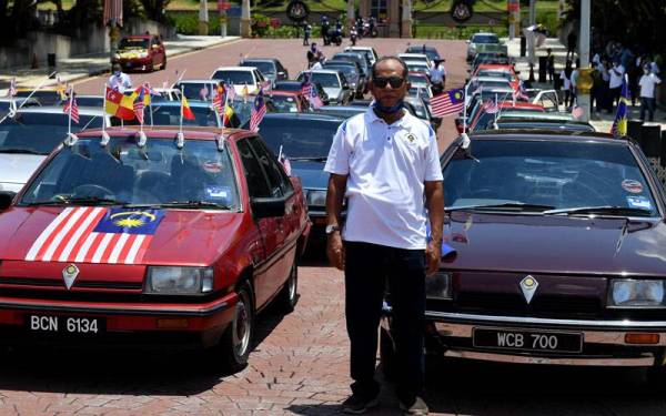 Ramlan ketika ditemui selepas mengetuai konvoi kereta proton saga dari Bukit Kapar Klang ke Pusat Pentadbiran Putrajaya sempena Sambutan Hari Malaysia 2021.- Foto: Bernama