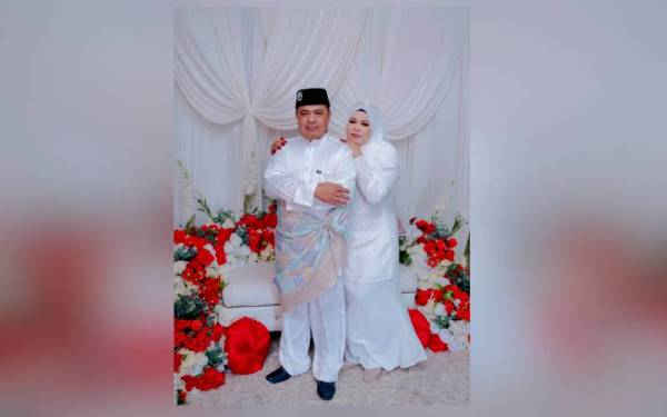 Munirah bersama arwah suaminya di hari perkahwinan mereka pada 29 Julai lalu. Foto: Ihsan Munirah