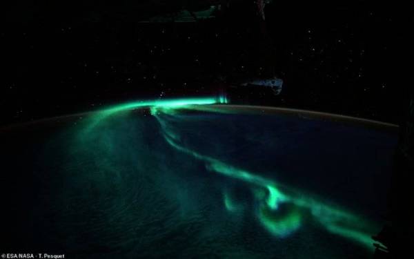 Imej jaluran cahaya selatan dirakamkan angkasawan Perancis, Thomas Pesquet menerusi video dari Stesen Angkasa Lepas Antarabangsa baru-baru ini. - Foto ESA/NASA/Thomas Pesquet