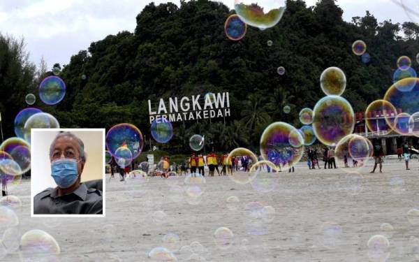 Pantai Chenang kembali bernyawa semula melalui program rintis Gelembung Pelancongan Langkawi. Langkawi mula menerima kedatangan pelancongan mulai 16 September selepas ditutup berikutan pandemik Covid-19. Gambar kecil: Dr Mahathir