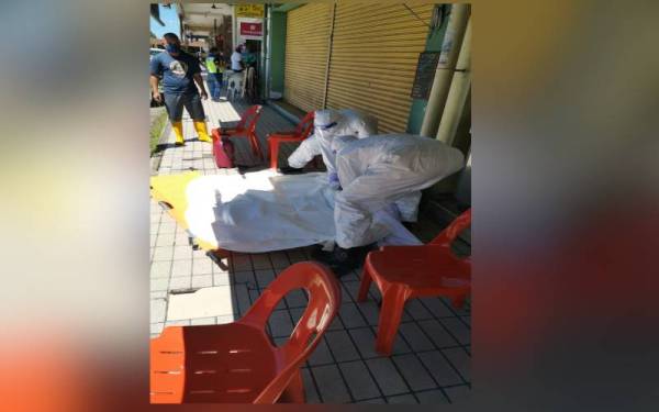 Mangsa rebah sebelum disahkan meninggal dunia di sebuah restoran di Lido, Kota Kinabalu.