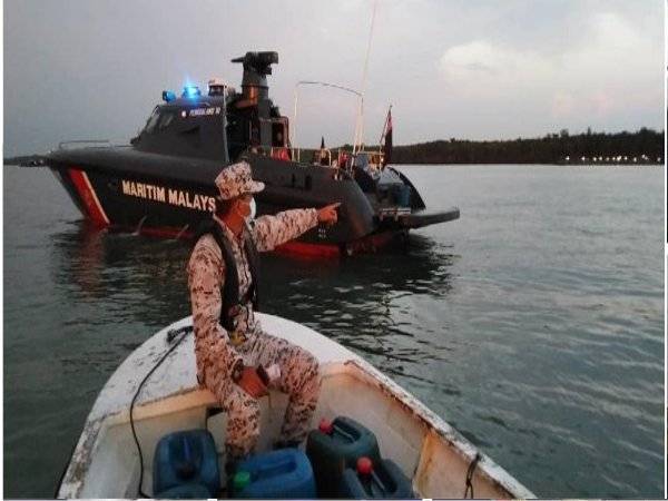 Maritim Malaysia Selangor mengesahkan penemuan mayat dipercayai seorang daripada pekerja kelong yang terjatuh ke laut tiga hari lepas. - Foto Bernama