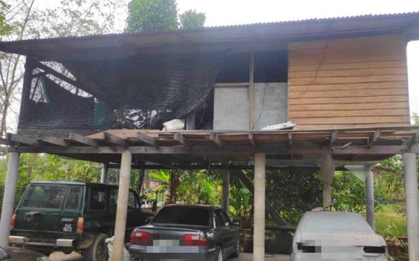 PGA merampas daun ketum seberat 2,150 kg di sebuah rumah di Kampung Air Mebo, Tanah Merah pada Sabtu.