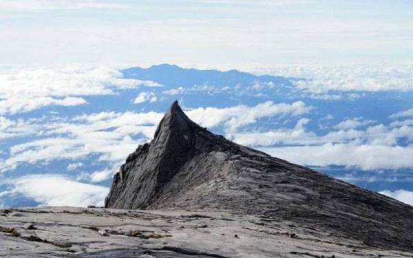 Pendakian Gunung Kinabalu telah dibuka semula kepada orang awam bermula 16 September lepas. - Foto 123RF