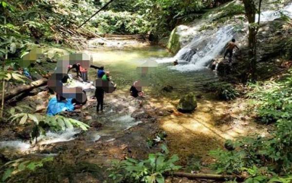 Antara individu yang ditahan JPNS dalam satu operasi di Sungai Batang Kali baru-baru ini.