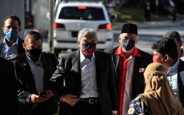 Ahmad Zahid menghadiri prosiding sambung bicara kes beliau di Mahkamah Tinggi hari ini. Foto Bernama