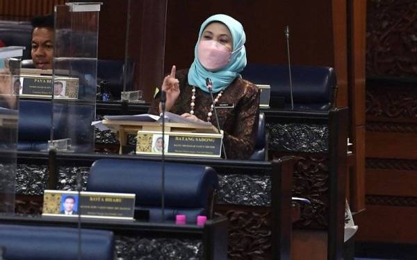 Nancy Shukri - Foto Bernama