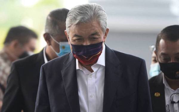 Ahmad Zahid menghadapi 47 pertuduhan dengan 12 daripadanya membabitkan pecah amanah, lapan rasuah dan 27 pengubahan wang haram membabitkan puluhan juta ringgit milik Yayasan Akalbudi di Mahkamah Tinggi Kuala Lumpur.