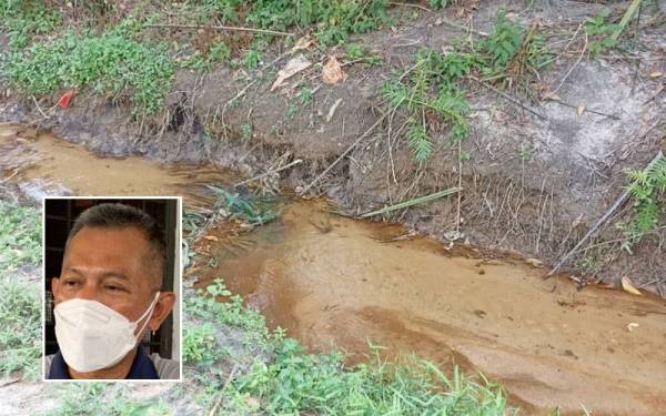 Tompok hitam masih dilihat di dalam anak sungai di Kampung Baru Sri Aman. Gambar kecil: Mazlan Sulor