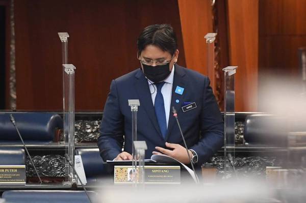 KUALA LUMPUR, 22 Sept -- Timbalan Menteri Kewangan II Yamani Hafez Musa yang juga Ahli Parlimen Sipitang ketika sesi menjawab soalan pada Mesyuarat Penggal Keempat, Parlimen ke-14 di Bangunan Parlimen hari ini. 
--fotoBERNAMA (2021) HAK CIPTA TERPELIHARA