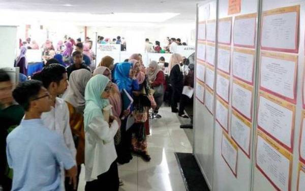 Lebih 376,000 pencari kerja berjaya mendapat pekerjaan sejak 1 Januari hingga 10 September. - Gambar hiasan. 