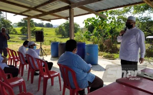 Razman menyampaikan ucapan ringkas ketika melawat Padang Ragut Sungai Soh, Kampung Bukit Sapi, di sini pada Jumaat.