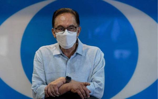 Anwar Dipelawa Bertanding Di Perak