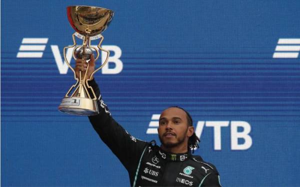 Hamilton menjuarai GP Rusia di Litar Sochi sebentar tadi.