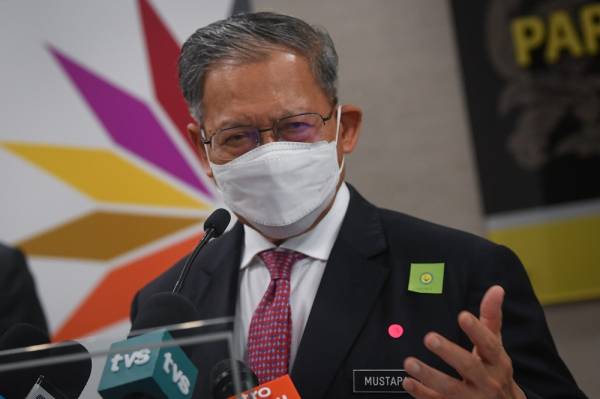 Mustapa ditemui dalam sidang media selepas sesi taklimat berkenaan Rancangan Malaysia Ke-12 (RMK12) di Bangunan Parlimen hari ini. -Foto Bernama