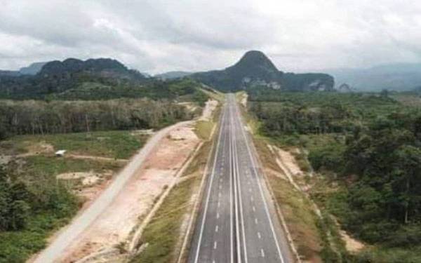 Projek pembinaan Lebuh Raya Utama Tengah (CSR) dan Lebuh Raya Kota Bharu-Kuala Krai yang dijangka siap pada tahun 2025. 