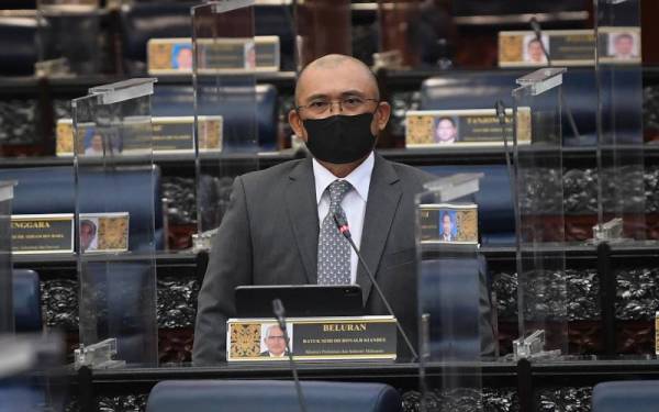 Menteri Pertanian dan Industri Makanan Datuk Seri Dr Ronald Kiandee, yang juga Ahli Parlimen Beluran ketika sesi soal jawab pada Mesyuarat Pertama Penggal Keempat, Parlimen ke-14 di Bangunan Parlimen pada Selasa. - Foto Bernama