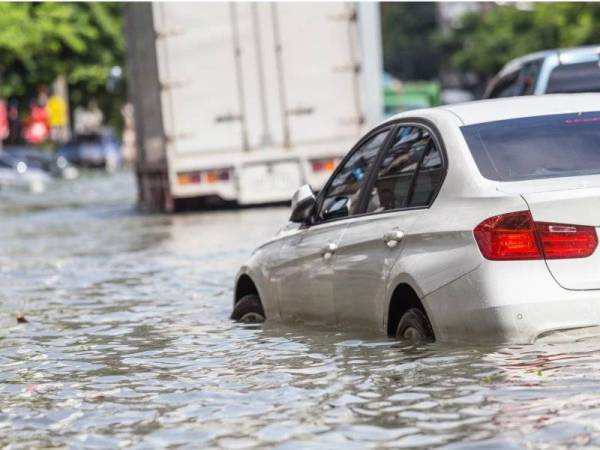 MBPJ telah mengenal pasti 33 lokasi 'hotspot' yang sering berlaku kejadian banjir kilat di Petaling Jaya. - Foto 123RF