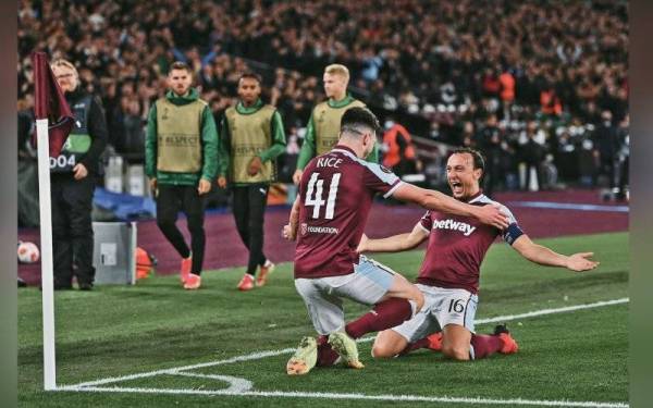 Rice meraikan jaringan bersama rakan sepasukan di Stadium London. - Foto Kredit West Ham United FC