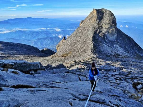 Malim gunung di negeri ini dibenarkan membawa maksimum tujuh pendaki untuk setiap pendakian selepas Kelantan memasuki Fasa 3 PPN kelak. - Gambar hiasan