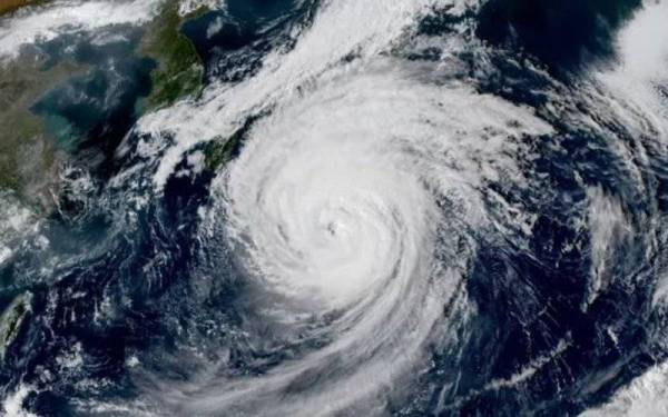 Taufan ke-16 yang melanda Jepun itu bergerak di sepanjang pantai Pasifik dan dijangka membadai wilayah Tokyo dan Chiba pada Jumaat malam. 