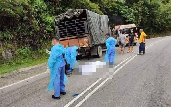 Seorang lelaki maut dalam kemalangan di Kilometer 3, Jalan Kampung Batu-Inas, Rembau pada Jumaat. Foto Ihsan pembaca