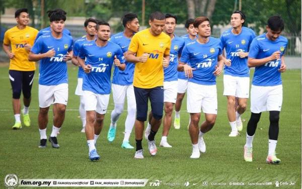 Pemain-pemain Harimau Malaya giat menjalani latihan di Wisma FAM, Kelana Jaya, petang Jumaat. - Foto Football Association of Malaysia