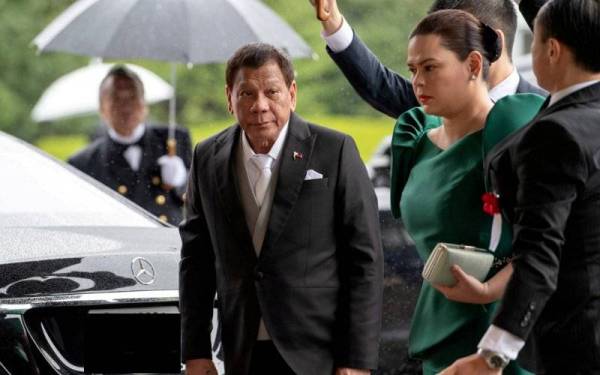 Duterte, 76, pada Sabtu yang berkata akan berundur daripada politik menyebabkan banyak spekulasi timbul, antaranya mendakwa pengundurannya bagi membuka jalan untuk anaknya bertanding jawatan Presiden. - Foto fail Reuters