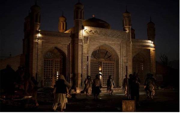  Insiden letupan bom di pintu masuk sebuah masjid di Kabul adalah serangan terburuk di ibu kota Afghanistan,