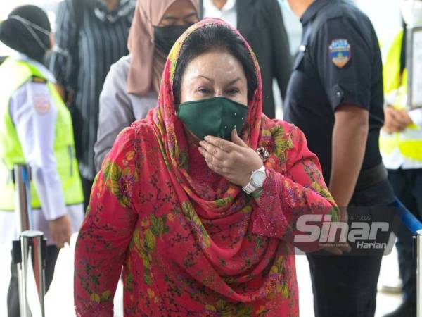 Datin Seri Rosmah Mansor tiba di Kompleks Mahkamah Kuala Lumpur, Jalan Duta pada jam 9.56 pagi Selasa.- Foto ROSLI TALIB