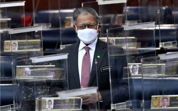 Menteri di Jabatan Perdana Menteri (Ekonomi) merangkap Ahli Parlimen Jeli Datuk Seri Mustapa Mohamed semasa waktu pertanyaan menteri pada persidangan Dewan Rakyat di sini, hari ini. - Foto Bernama