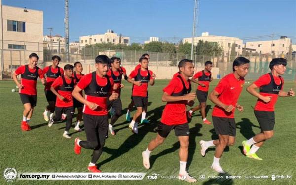 Skuad Harimau Malaya giat berlatih sebagai persediaan menghadapi Jordan di Stadium King Abdullah II, Amman pada Rabu malam. FOTO: FB FAM