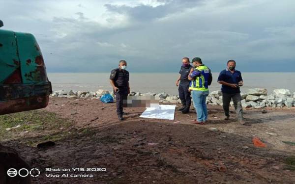 Salah seorang PATI yang ditemui lemas di Pantai Kelanang di sini pada Rabu.