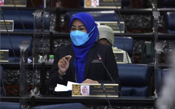 Menteri Pengajian Tinggi merangkap Ahli Parlimen Parit Sulong Datuk Seri Dr Noraini Ahmad ketika Mesyuarat Khas Penggal Ketiga Parlimen Ke-14 di Parlimen hari ini.- Foto Bernama