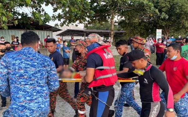  Mangsa, Muhammad Nurmubien Muhammad Miqdam, enam tahun ditemukan pada jarak kira-kira 100 meter dari tempat kejadian mangsa dibawa arus ombak.