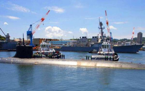 Menurut Tentera Laut AS dalam satu kenyataan pada Khamis, kapal selam USS Connecticut masih dalam keadaan selamat dan stabil. Foto - Brett Cote / US Navy