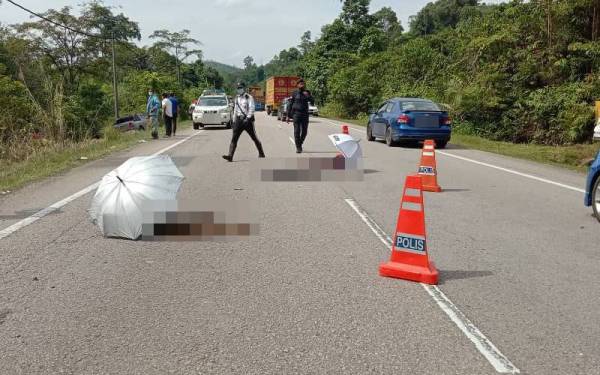 Seorang lelaki orang asli dan anak lelakinya berusia 12 tahun meninggal dunia dalam satu kemalangan jalan raya melibatkan sebuah kereta pacuan empat roda dan motosikal di Kilometer 22, Jalan Gua Musang-Kuala Krai, pada Isnin.