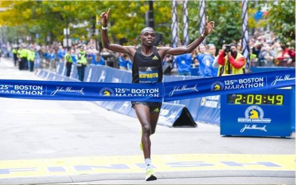 Kipruto ungguli kategori lelaki dalam perlumbaan Maraton Boston. - Foto Boston Marathon