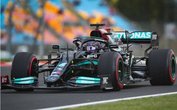 Aksi Hamilton pada GP Turki, hujung minggu lalu. - foto EPA