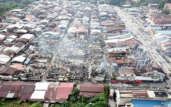 Kampung Baru Karak musnah dalam kebakaran besar pada 1 Oktober lepas. Foto Bentong Kini FB