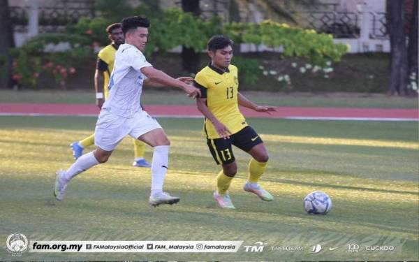 Antara aksi skuad B-23 tahun negara menentang Penang FC di Arena MBSJ, Subang Jaya, pada Jumaat. - Foto Football Association of Malaysia