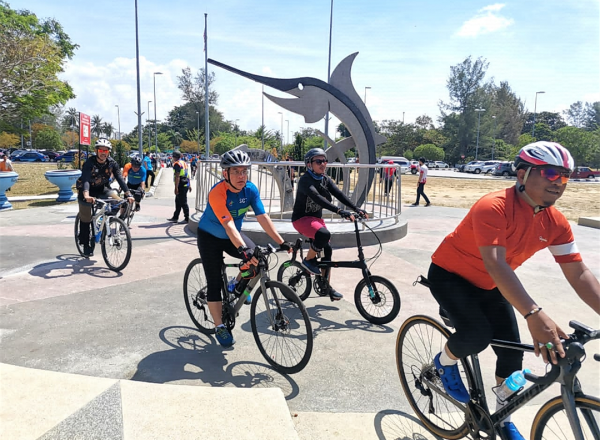 Peserta Cabaran Kayuhan Negeri Sembilan Bersih selamat tiba di Port Dickson.