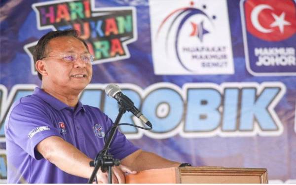 Hasni ketika berucap pada Majlis Program Senamrobik Muafakat Makmur Benut (MMB) 53, di Pontian pada Sabtu.