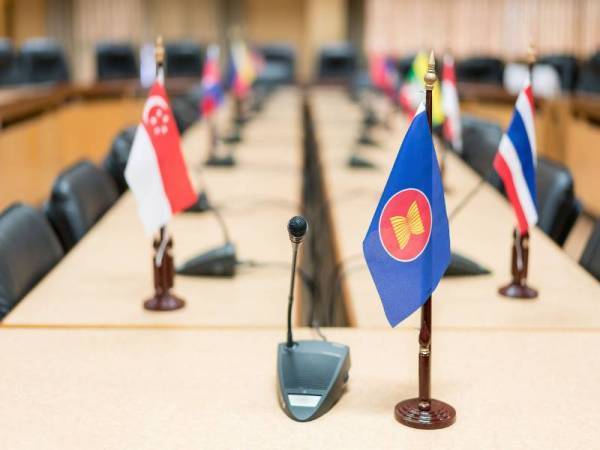 Sidang Kemuncak Asean ke-39 yang akan diadakan secara maya pada 26 hingga 28 Oktober ini dijangka menumpukan agenda mengenai pandemik Covid-19. - Foto 123rf