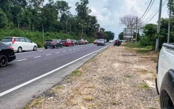 Insiden lelaki mengamuk bersenjatakan parang di jalan lama Temerloh-Maran turut menyebabkan kesesakan jalan berkenaan pada Ahad.