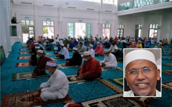 SOP khususnya mengenai aktiviti masjid dan surau termasuk cadangan merapatkan susunan saf ketika solat berjemaah akan dibincangkan. (Gambar kecil: Idris)