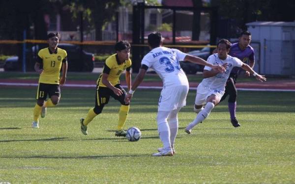 Antara aksi skuad B-22 tahun negara menentang Penang FC di Arena MBSJ, Subang Jaya.