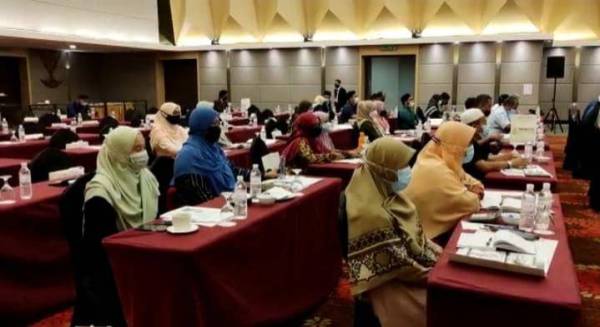 Peserta Seminar Taksiran Zakat Harta di Paya Bunga Hotel di sini pada Isnin.