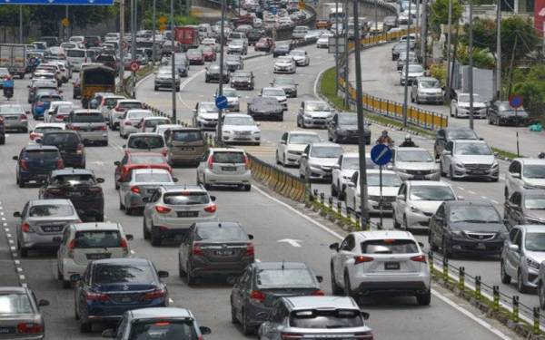  Sejak pergerakan rentas negeri dibenarkan bermula 11 Oktober, orang ramai tidak melepaskan peluang untuk pulang ke kampung serta melancong bersama keluarga atau rakan.