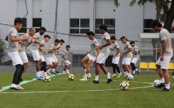 Skuad B-22 negara giat berlatih sebagai persediaan menghadapi Kelayakan Piala Asia B-23 2022 di Mongolia minggu depan. -Foto FAM